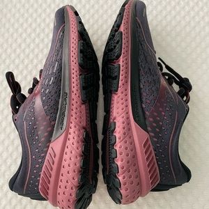Brooks Adrenaline GTS athletic shoes